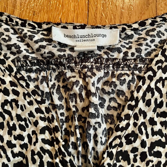 😎BeachLunchLounge Leopard Print Blouse - Picture 3 of 7